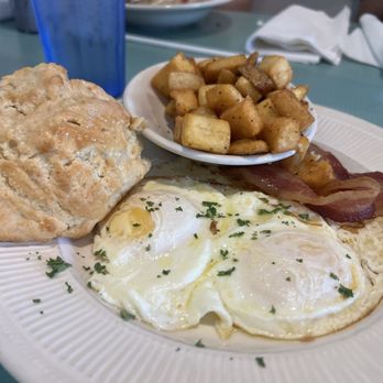Crazy Pig Southern Kitchen - Two eggs, bacon, biscuit, breakfast potatoes - American Near Me - Mandeville, Louisiana