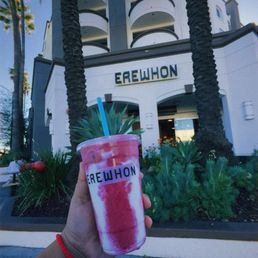 Hailey Bieber's viral Strawberry Glaze Skin Smoothie