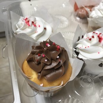 Cheeky Monkey Cake - Bakeries Near Me - Biloxi, Mississippi