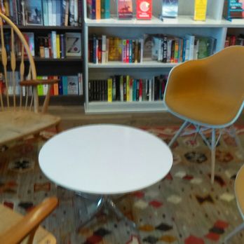 Gramercy Books Bexley - Reading area. - Bookstores Near Me - Bexley, Ohio