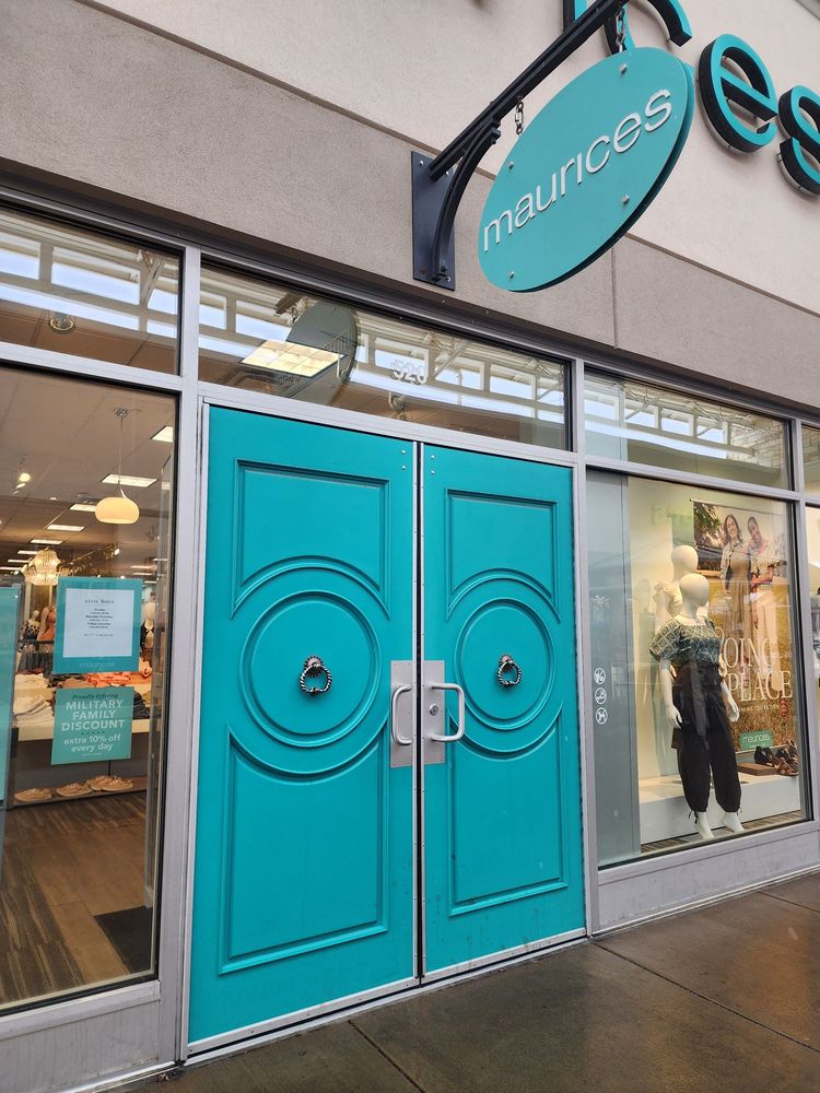 MAURICES Updated March 2024 3985 Eagan Outlets Pkwy, Eagan