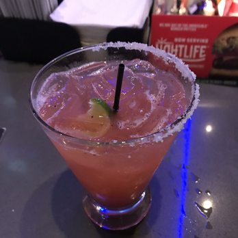 Dave & Buster's Thousand Oaks - Masis is the best bartender hands down !! - Arcades Near Me - Thousand Oaks, California