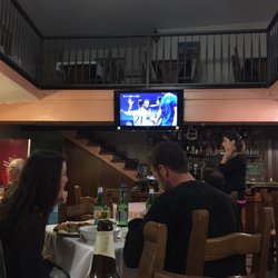 Picchio Rosso - Casual ambience, it was filled with locals and tourists alike - we arrived a little after 21h00- the host are also very helpful