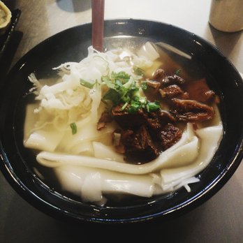 King Noodle - Flat rice noodles (河粉) with braised beef and tripe - Noodles Near Me - Seattle, Washington