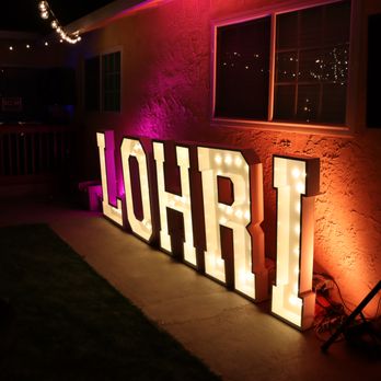 Trilla Soundz - a neon sign that says looh - DJs Near Me Trilla Soundz - a neon sign that says looh - DJs Near Me