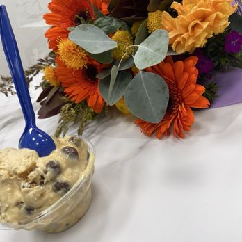Handel’s Homemade Ice Cream - Flowers because birthday ice cream - Ice Cream & Frozen Yogurt Near Me - Reno, Nevada