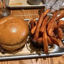 Oaked 110 Whiskey & Wine Bar - Whiskey burger