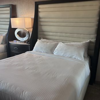 Grand Sierra Resort - Queen bed - Hotels Near Me - Reno, Nevada Grand Sierra Resort - Queen bed - Hotels Near Me - Reno, Nevada