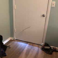 Loggerhead Inn and Suites - Light coming under unsecured doors