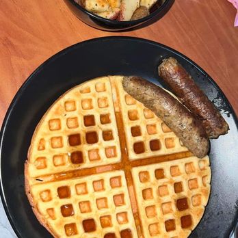 Annie's Southern Kitchen - Waffles, turkey sausage,  potatoes - Breakfast & Brunch Near Me - Indian Head, Maryland