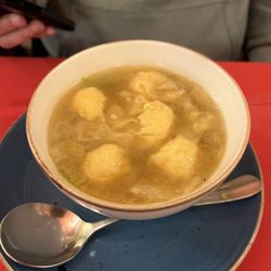 Rose Garden Chinese Restaurant & Takeaway - Wanton soup