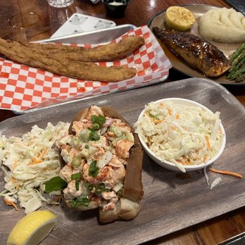 The Tipsy Oak - Lobster roll with side of coleslaw, side of fried bacon and glazed Salmon with mash and asparagus. - Gastropubs Near Me - Arlington, Texas