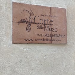 Corte delle Muse - The plaque to the entrance of the B&B