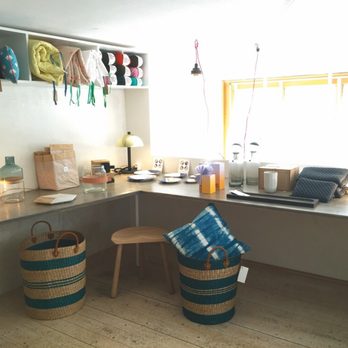 Caillou - La mezzanine - Accessories Near Me - Geneva, GE