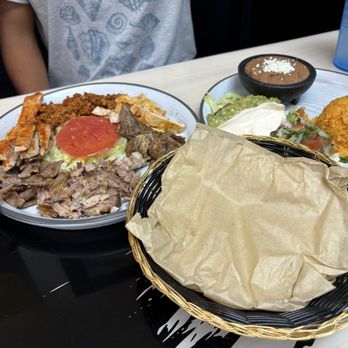 Queens & King mexican kitchen - Combination platter - New Mexican Cuisine Near Me - Kissimmee, Florida