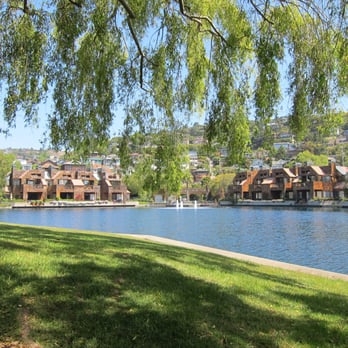 Heritage Landscapes - a view of a lake with houses in the background - Gardeners Near Me - Novato, California Heritage Landscapes - a view of a lake with houses in the background - Gardeners Near Me - Novato, California