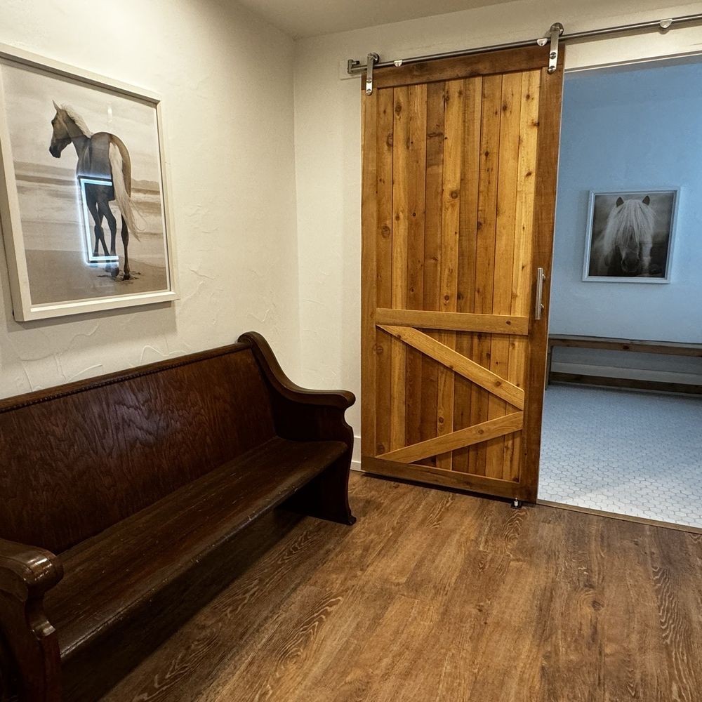 Hotel henry - Inside the King Room - Hotels & Travel Near Me - Blanco, Texas Hotel henry - Inside the King Room - Hotels & Travel Near Me - Blanco, Texas