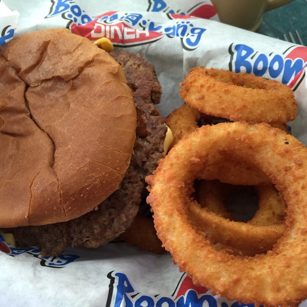 Boomerang Diner - Cheeseburger with onion rings - American Near Me - Wagoner, Oklahoma