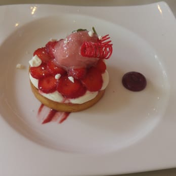 Le Castellaras - Fraise palets breton et crème d'amande - French Near Me - Fayence, 83