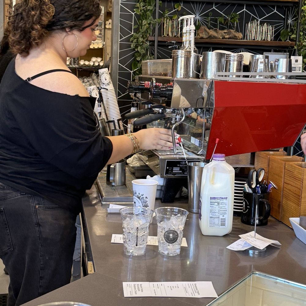 Big House Beans - Busy morning but they get the drinks out fast - Coffee & Tea Near Me - Brentwood, California Big House Beans - Busy morning but they get the drinks out fast - Coffee & Tea Near Me - Brentwood, California