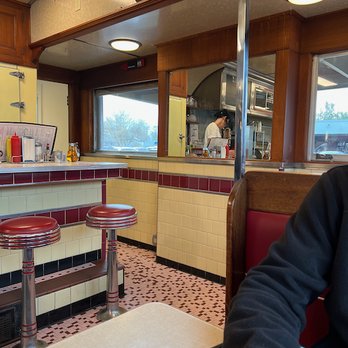 Parkway Diner - Old school diner feel. - Diners Near Me - South Burlington, Vermont Parkway Diner - Old school diner feel. - Diners Near Me - South Burlington, Vermont