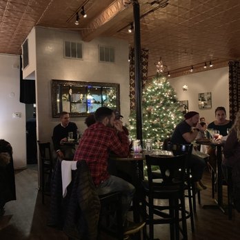 Drew's on Halsted - Ambiance - American Near Me - Chicago, Illinois