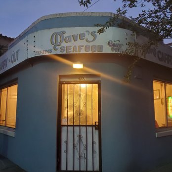 Dave's Carry-Out - Small little spot on the corner - Seafood Near Me - Charleston, South Carolina