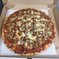 Green Valley Getaway - Great pizza regular or thin crust made to order!