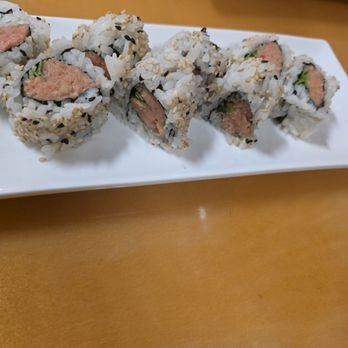 Kanpachi Sushi & Sake - Spicy tuna cut roll - Sushi Bars Near Me - Gardena, California Kanpachi Sushi & Sake - Spicy tuna cut roll - Sushi Bars Near Me - Gardena, California