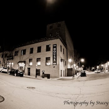 The House Pub - a street corner at night - Pubs Near Me - St. Charles, Illinois The House Pub - a street corner at night - Pubs Near Me - St. Charles, Illinois