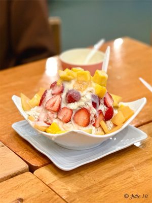 Class 302 Cafe Cerritos by null