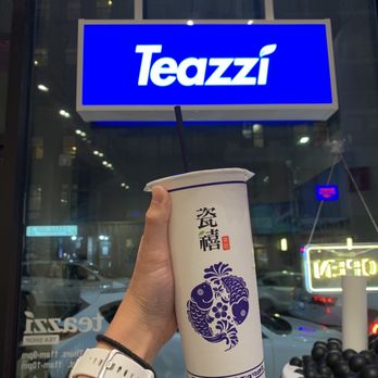Teazzi Tea Shop - Boston - Passion Fruit Orange Four Season Tea - Bubble Tea Near Me - Boston, Massachusetts