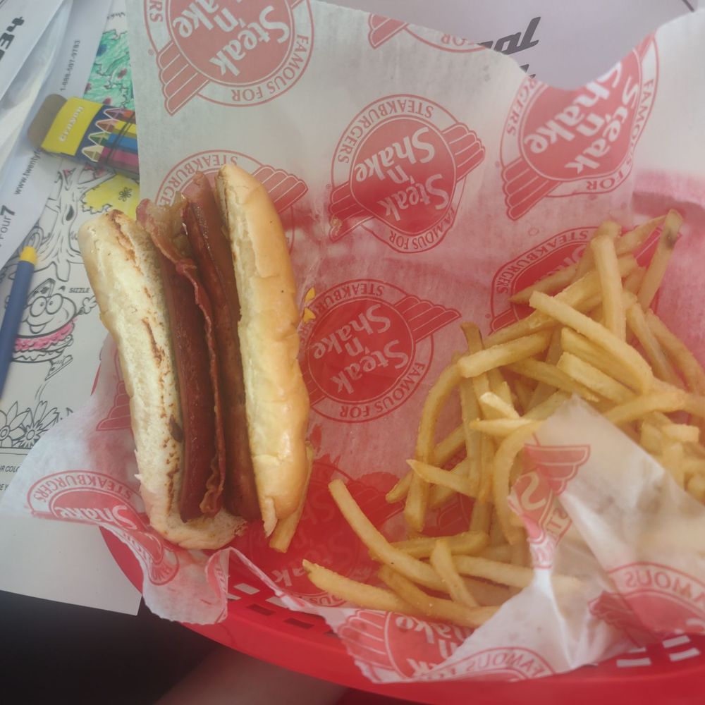 Steak ’n Shake - Plain hot dog and plain fries - Burgers Near Me - Boardman, Ohio Steak ’n Shake - Plain hot dog and plain fries - Burgers Near Me - Boardman, Ohio
