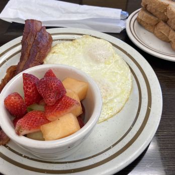 Breakfast Cafe - a bowl of fruit and toast - Breakfast & Brunch Near Me - Oak Park, California