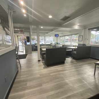 New London Style Pizza - inside - Pizza Near Me - Concord, Massachusetts