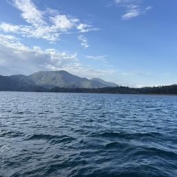 Picture of Lake Shasta right after exiting Jones Vally Marina