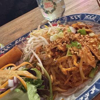Kam Rai Thai - Pad Thai - Cocktail Bars Near Me - Astoria, New York Kam Rai Thai - Pad Thai - Cocktail Bars Near Me - Astoria, New York