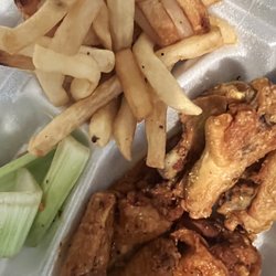 Hot garlic and lemon pepper wings /reg fries