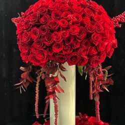 Spring Flowers & Gifts - Luxurious red roses with red amaranths and red leaves in a creamy glossy vase