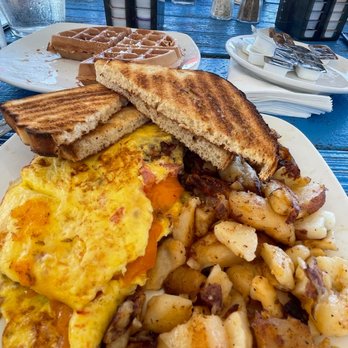 Gulf Drive Cafe - Omelette - Seafood Near Me - Bradenton Beach, Florida
