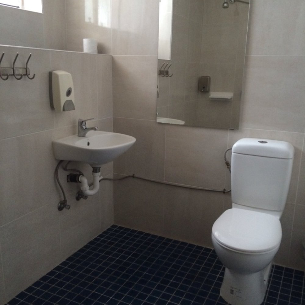 City Centre Budget Hotel - Double Ensuite room bathroom - Hotels Near Me - Melbourne, VIC