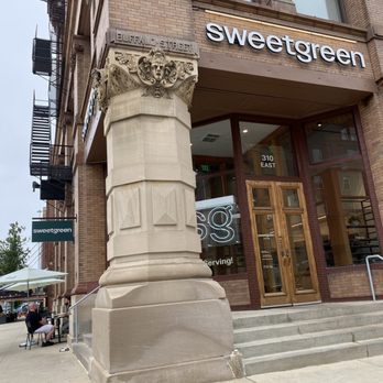 sweetgreen - Healthy Salads, Wraps, and Bowls - Outdoor area - Salad Near Me - Milwaukee, Wisconsin