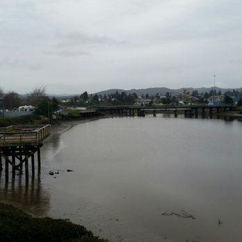 Edgewater Inn - Relaxing view overlooking a small bay - Hotels Near Me - Coos Bay, Oregon Edgewater Inn - Relaxing view overlooking a small bay - Hotels Near Me - Coos Bay, Oregon