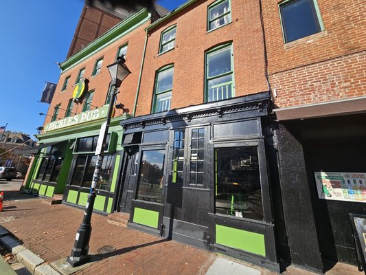 Pickles Pub by null