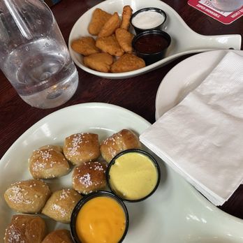 Rocks Lakeview - Pretzel bites and fried mac and cheese - Sports Bars Near Me - Chicago, Illinois