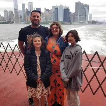 Small Bus Tours NYC - Manhattan skyline - Bus Tours Near Me - Queens, New York