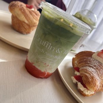 Cruffin & Tea - The best croissants I've had in a whileeeeeee.The matcha was also scrumptious. 100/10 recommend. - Desserts Near Me - Jacksonville, Florida