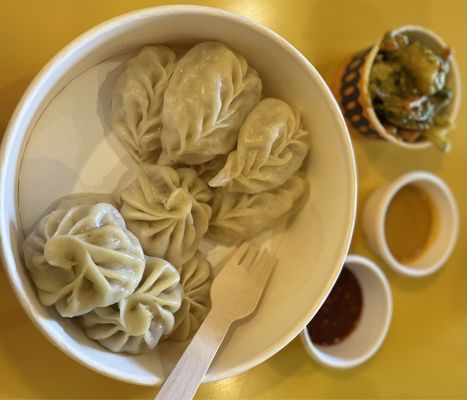 Eat Momo by null