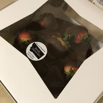 Meraki Cheesecakes - chocolate covered strawberries - Custom Cakes Near Me