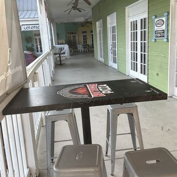 Hot Rocks Pizza - Outside seating - Pizza Near Me - Tampa, Florida